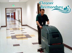 floor-cleaning-with-machine-bermondsey