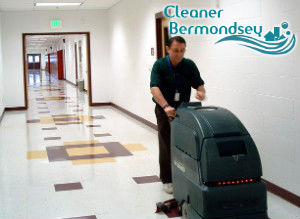 floor-cleaning-with-machine-bermondsey